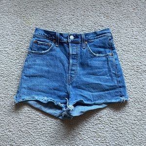 Levi’s ribcage jean shorts